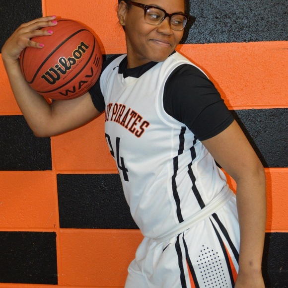 Profile Picture of Rosa Landrum (@whatgoeshere) on Poshmark