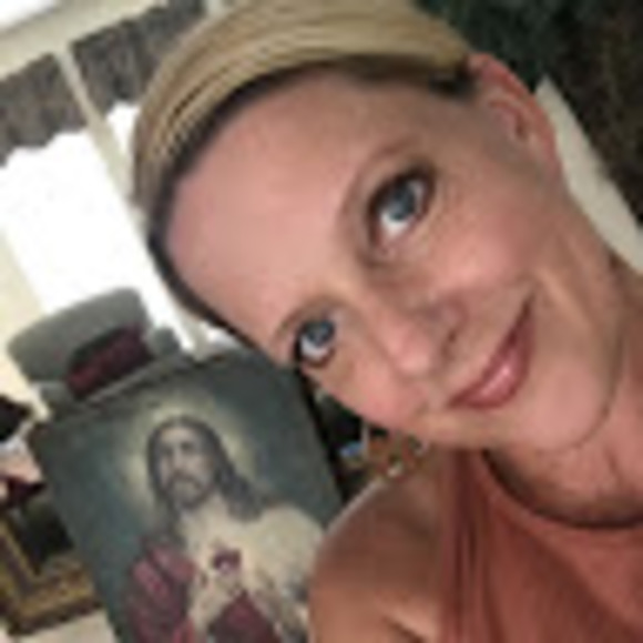 Profile Picture of Shawnda Lombardozzi (@shawnda_l) on Poshmark