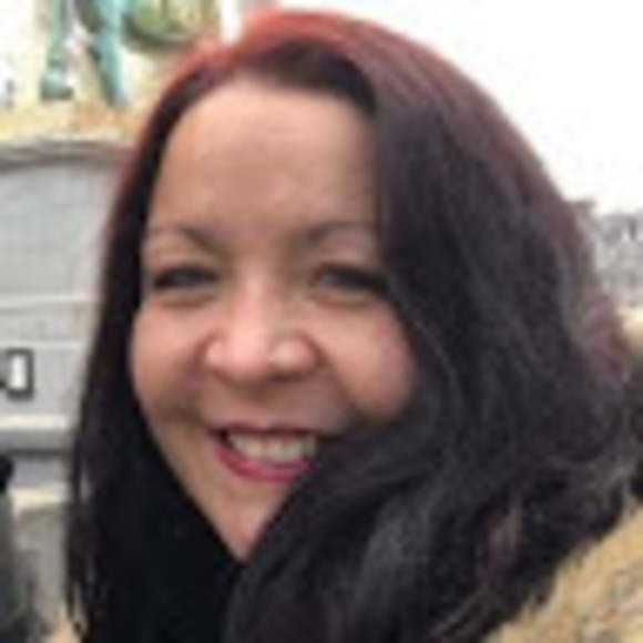 Profile Picture of Jacqui Ver loren van themaat (@jvlvt) on Poshmark