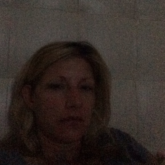 Profile Picture of Cara Cahak (@aleecat2) on Poshmark