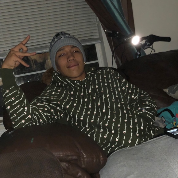 Profile Picture of Chris Candelaria (@chriscandela204) on Poshmark