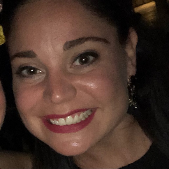 Profile Picture of Sherrie Salinger (@ssal6912) on Poshmark