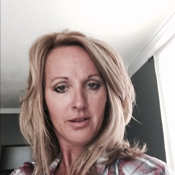 Profile Picture of Melanie Snepp (@msnepp) on Poshmark