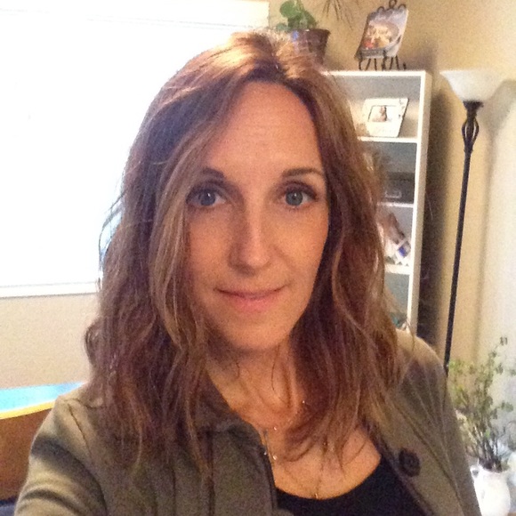 Profile Picture of Francie Engel (@fengel) on Poshmark