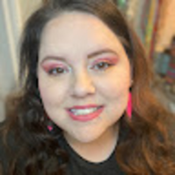 Crystal Rosalez - Poshmark Profile Picture of Crystal Rosalez (@curstal) on Poshmark