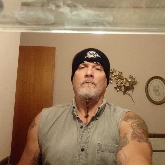 Profile Picture of Sam Humble (@sam_humble) on Poshmark