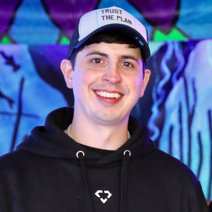 Profile Picture of Michael Ray (@cryptojeweler) on Tiktok