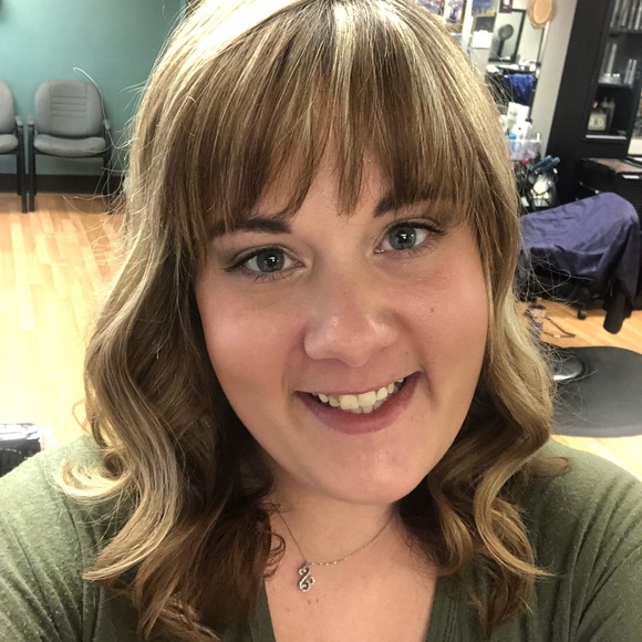 Profile Picture of Emily Haybron (@ehaybron) on Poshmark