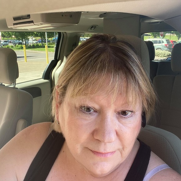 Profile Picture of Bobbi Schneider-allen (@bobbi97101) on Poshmark