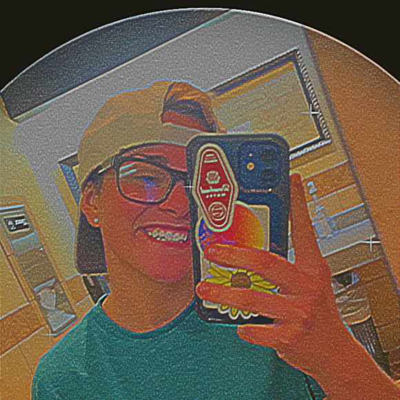 Profile Picture of Abigal Mainard (@abigalmainard) on Poshmark