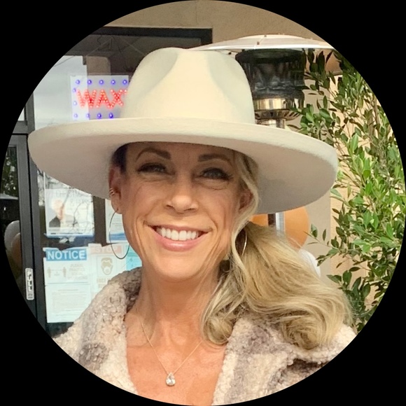 Natalee Mackerron - Poshmark Profile Picture of Natalee Mackerron (@nmackerron) on Poshmark