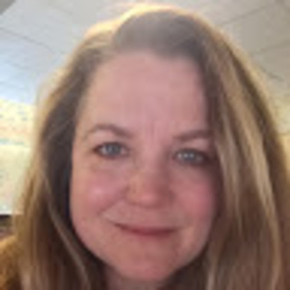 Profile Picture of Rebecca Schneider (@briebecca) on Poshmark