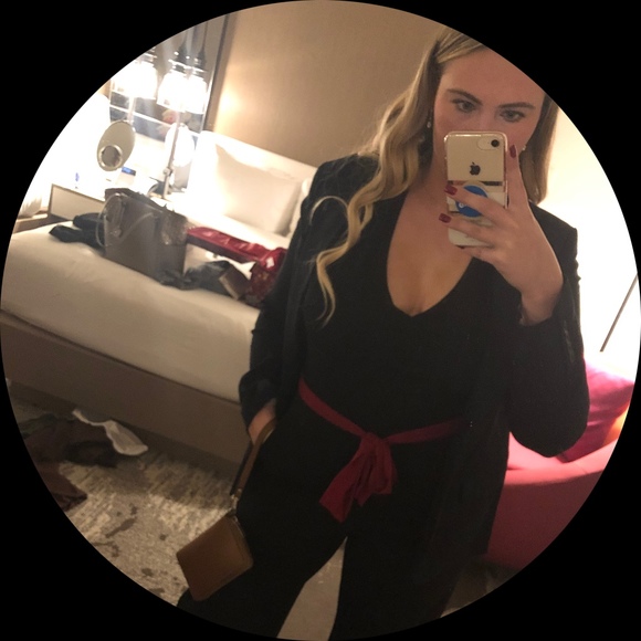 Profile Picture of Courtney Dobkins (@courtneydobkins) on Poshmark