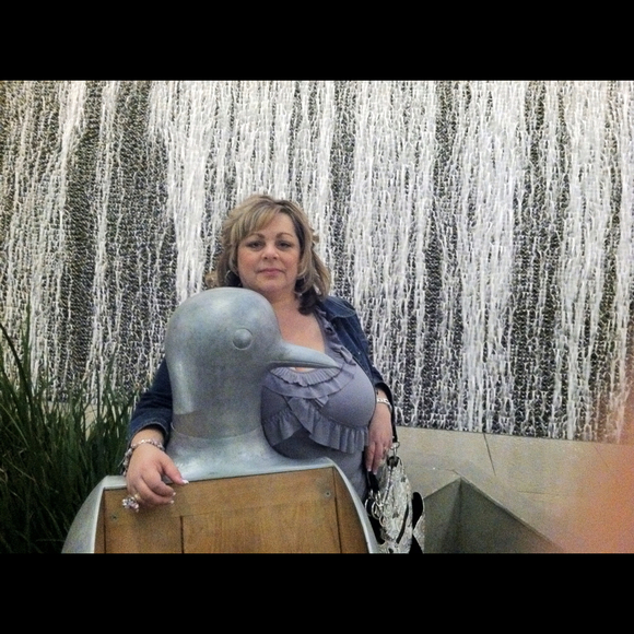 Profile Picture of Debra Aaron (@caligirl64) on Poshmark