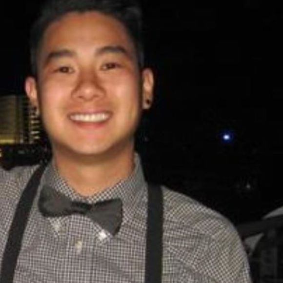 Profile Picture of Danny Bui (@dee_bee) on Poshmark