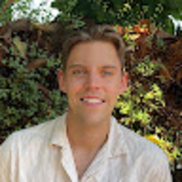 Profile Picture of Evan Bruetsch (@ebruetsch) on Poshmark