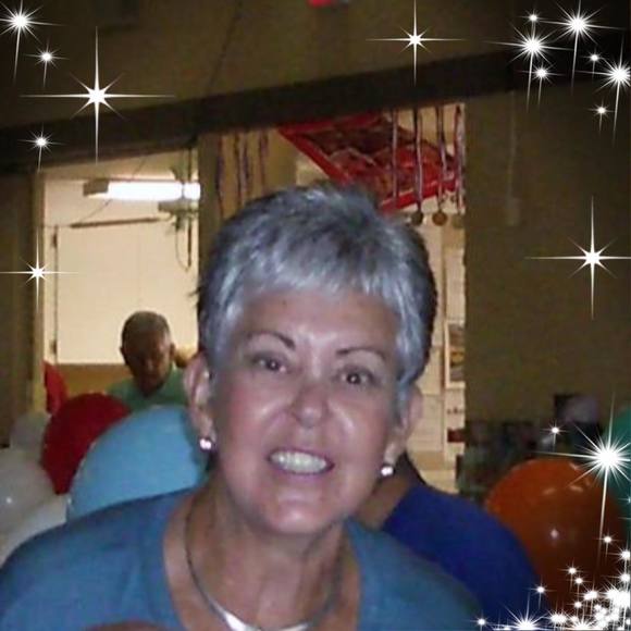 Profile Picture of Sandi Halwachs (@sandihalwachs) on Poshmark