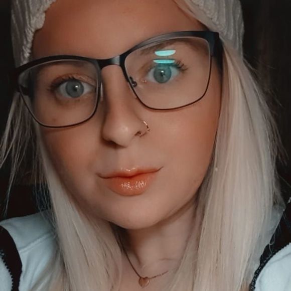 Profile Picture of Crystal Ream (@crystalr19941) on Poshmark
