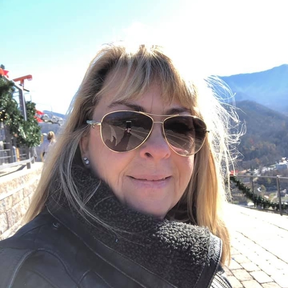 Profile Picture of Eve Steinhauff rutledge (@rutledgeve) on Poshmark