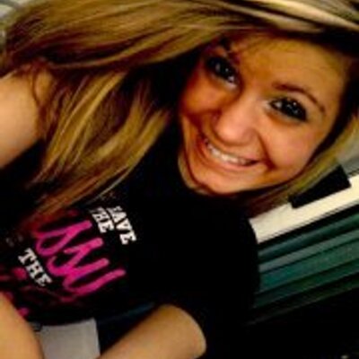 Profile Picture of Amanda Darwin (@amandaisababe17) on Twitter