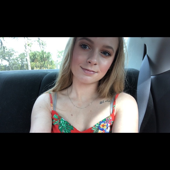 Profile Picture of Mckenna Etherton (@mckennaetherton) on Poshmark