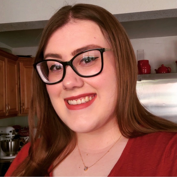 Profile Picture of Aubrie Swezey (@aswezey) on Poshmark