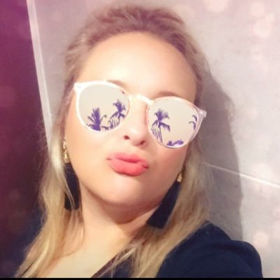 Lottie Roberts - Twitter Profile Picture of Lottie Roberts (@ChristmasBells) on Twitter