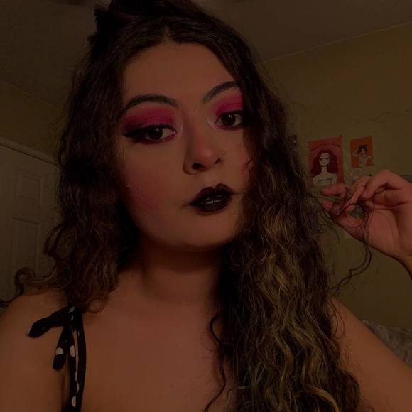 Profile Picture of Stacy Rocha (@plasticrosebud) on Poshmark