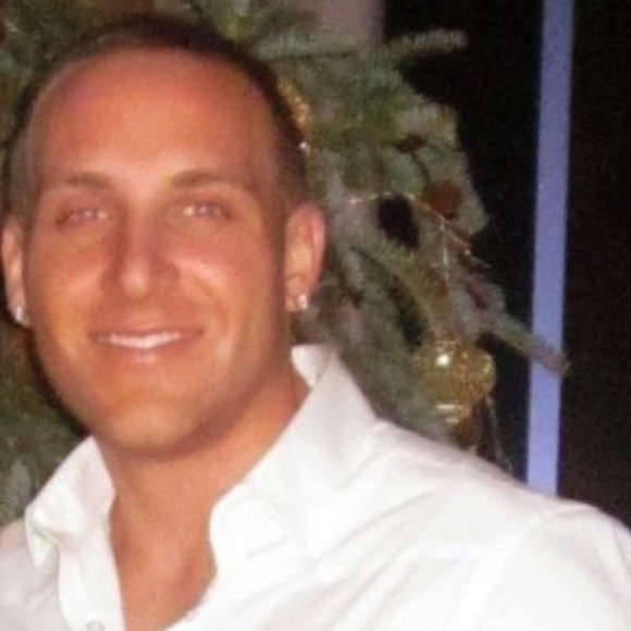 Profile Picture of Brandon Card (@brandonrcard) on Poshmark