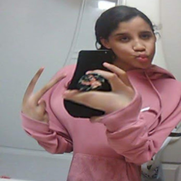 Profile Picture of Raya Ray (@rayar09) on Poshmark