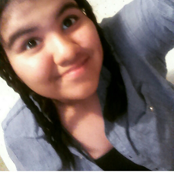 Profile Picture of Jackey Gonzalez (@jackeythebae13) on Poshmark