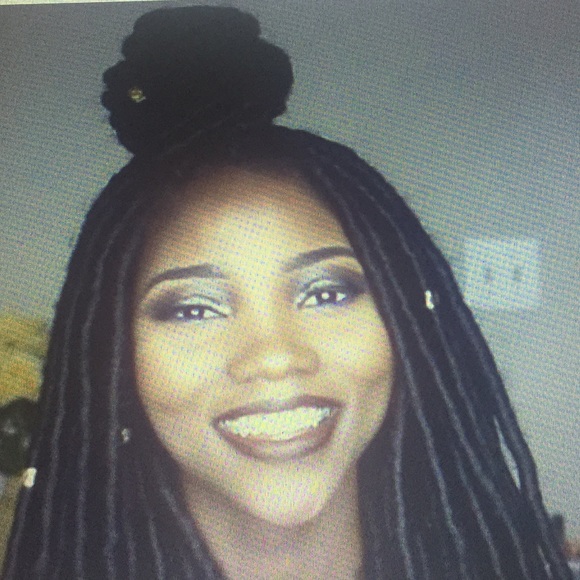 Profile Picture of Alexis James (@biglexey) on Poshmark