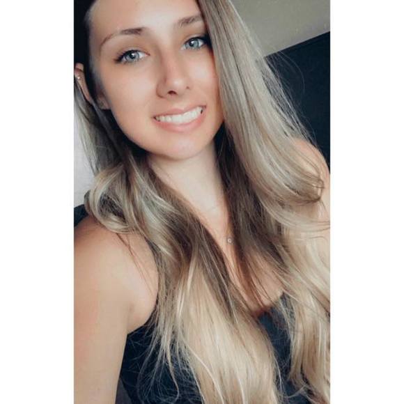 Profile Picture of Candle Caillouette (@candleswiger) on Poshmark