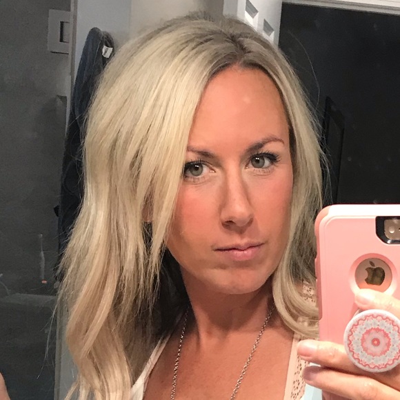 Profile Picture of Melissa Lagano (@melissalagano) on Poshmark