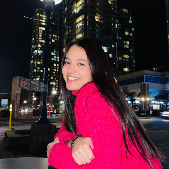 Profile Picture of Daniela Rojas (@dani_rojas03) on Poshmark