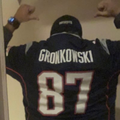 Profile Picture of Aaron Collins (@aaronwrites330) on Twitter