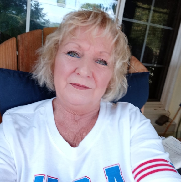 Profile Picture of Kimberly Bailey (@kimberlybail381) on Poshmark