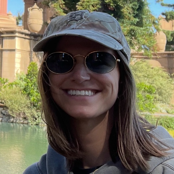 Profile Picture of Sam Pohlen (@pohlensa) on Poshmark