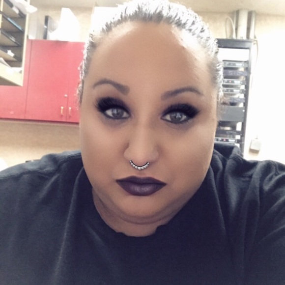 Profile Picture of Eileen Santos (@etrix89) on Poshmark