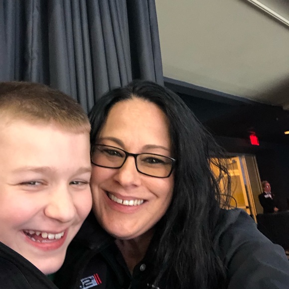 Profile Picture of Apryl Vensel (@zachapryl) on Poshmark