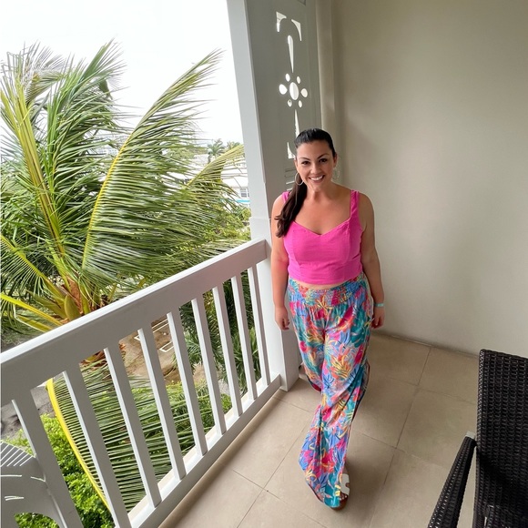 Profile Picture of Bella Macaro (@bellaannmac12) on Poshmark