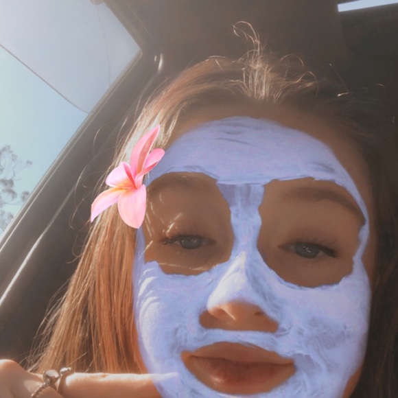 Profile Picture of Talia Scott (@taliaaelyse) on Poshmark