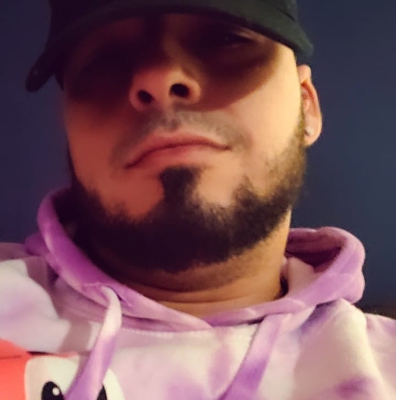 Profile Picture of Vesper Lozada (@vesper90) on Poshmark