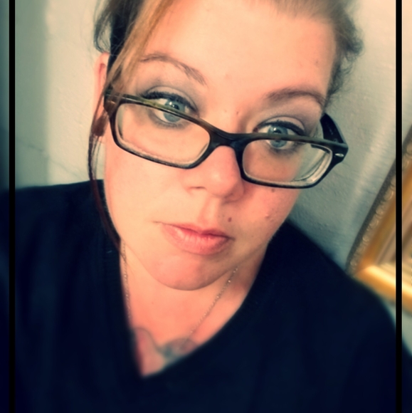 Profile Picture of Heather Mueller (@merrick1979) on Poshmark