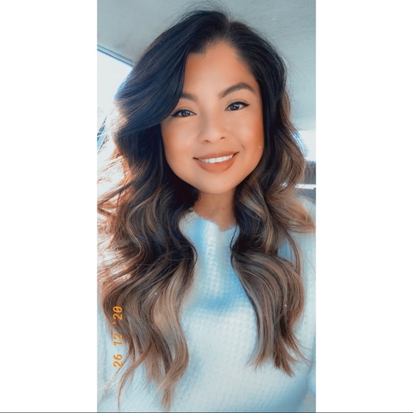 Profile Picture of Cindy Escobar (@cindylou_21) on Poshmark