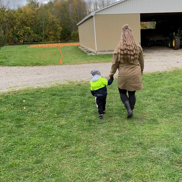 Profile Picture of Rebecca Scattergood (@popstar_2495) on Poshmark