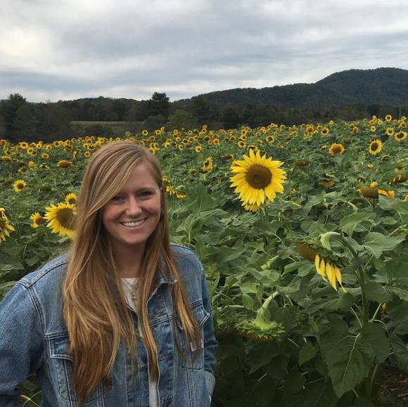 Profile Picture of Caitlin Cridland (@cridlandc2) on Poshmark