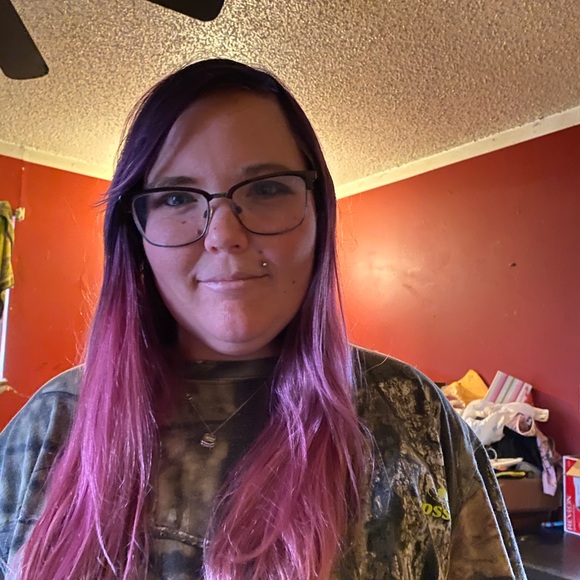 Profile Picture of Crystal Watts (@crystalwatts193) on Poshmark