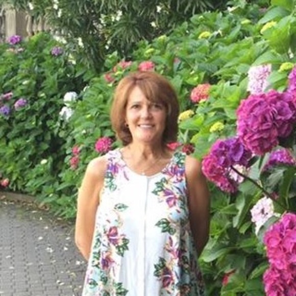 Profile Picture of Alice Morelli (@amorellicnp) on Poshmark