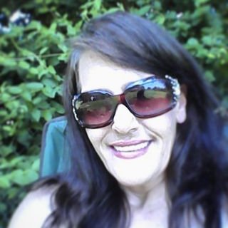 Profile Picture of Shell Lawrence (@sl_shell) on Twitter